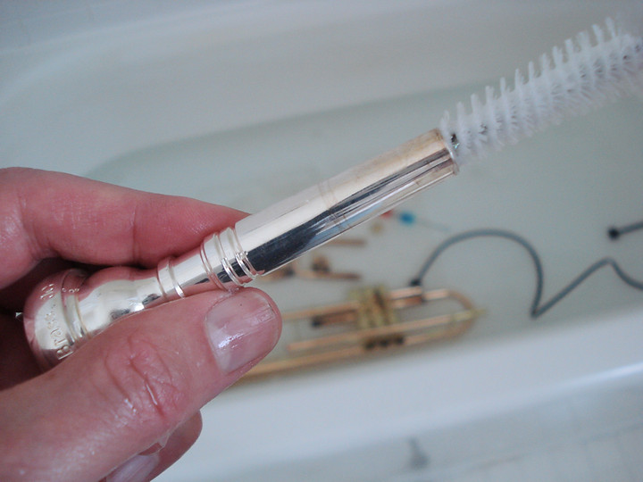 Cleaning a trumpet mouthpiece