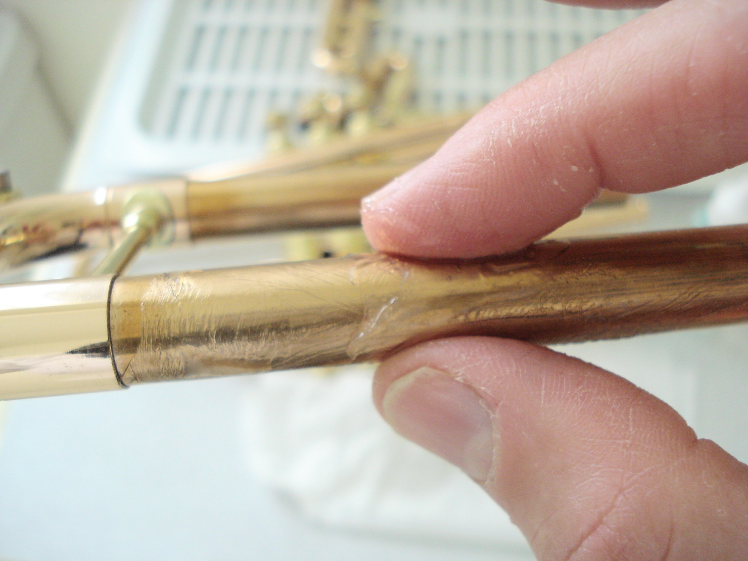 Grease a trumpet tuning slide